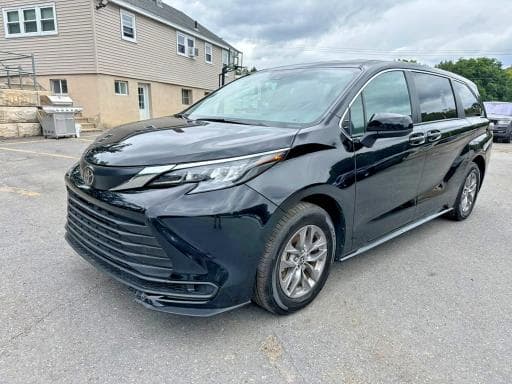 2026 TOYOTA SIENNA LE