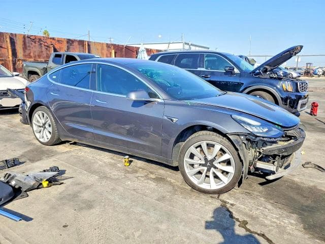 2018 TESLA MODEL 3 4