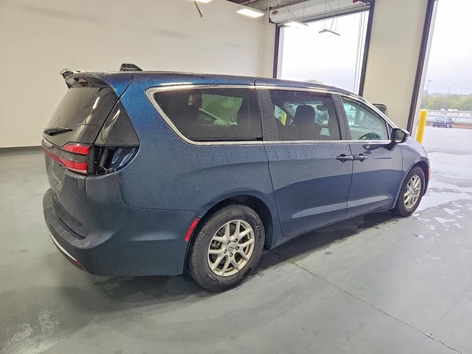 2023 CHRYSLER PACIFICA TOURING L 3