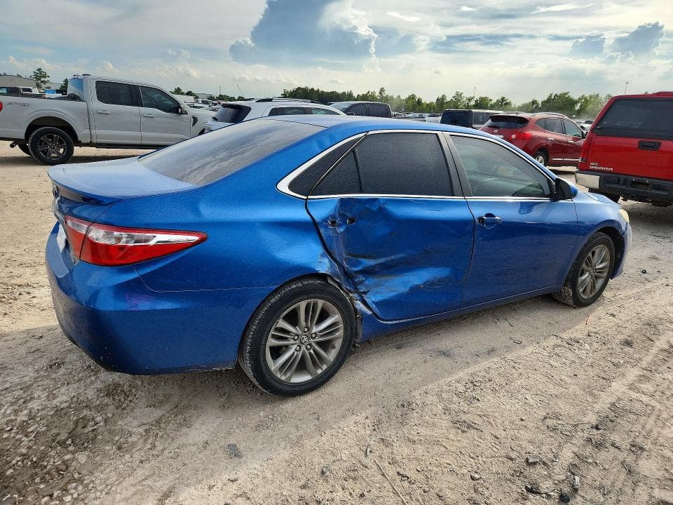 2017 TOYOTA CAMRY SE 3