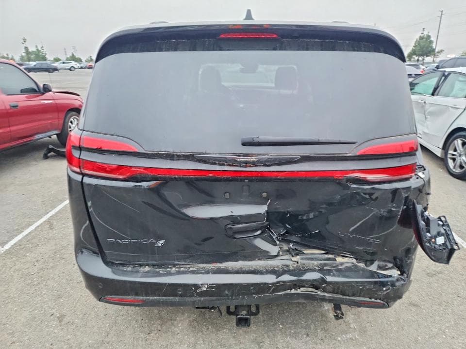 2023 CHRYSLER PACIFICA LIMITED 6