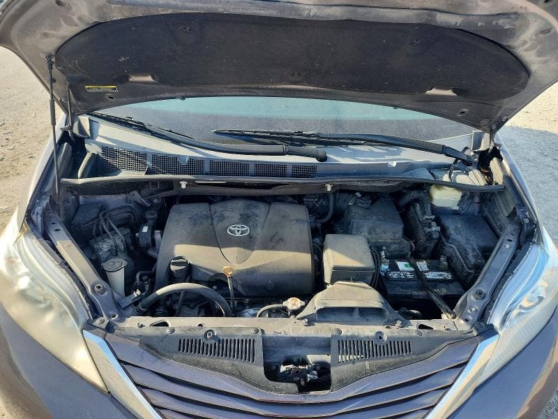 2017 TOYOTA SIENNA 12