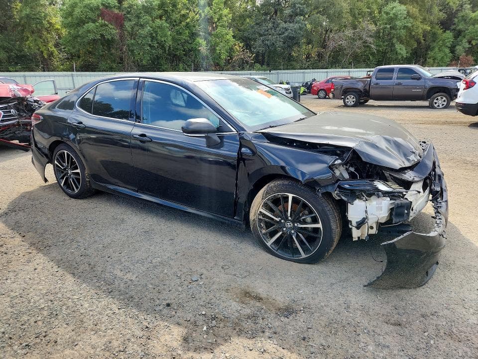 2018 TOYOTA CAMRY LE 4