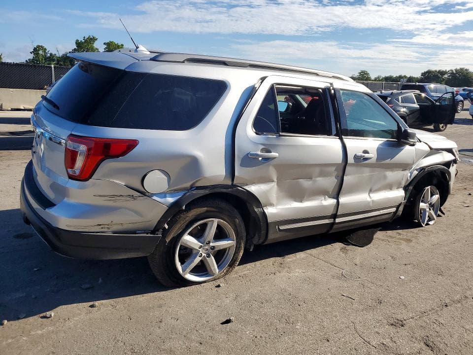 2019 FORD EXPLORER XLT 3