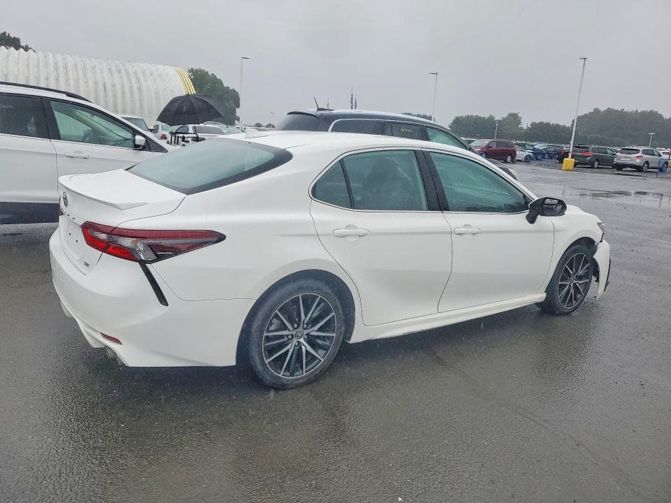 2021 TOYOTA CAMRY SE 3