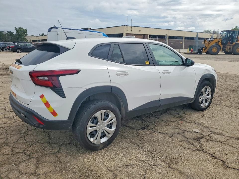 2025 CHEVROLET TRAX LS 3
