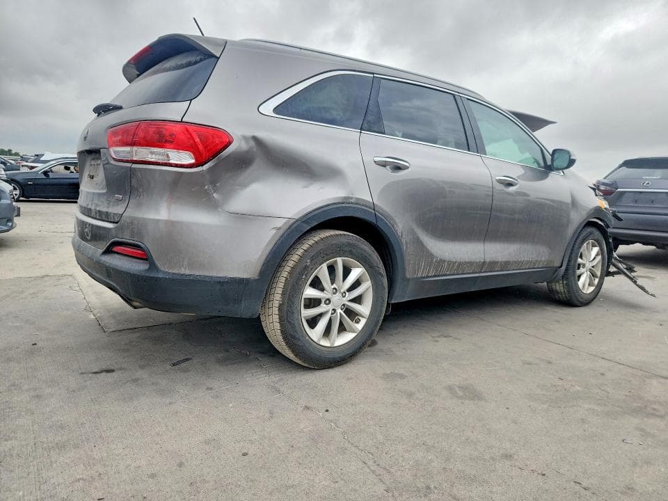 2017 KIA SORENTO LX 3