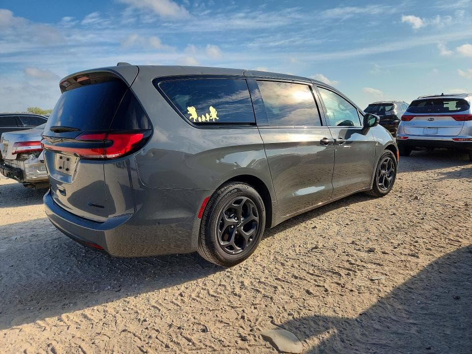 2022 CHRYSLER PACIFICA HYBRID LIMITED 3