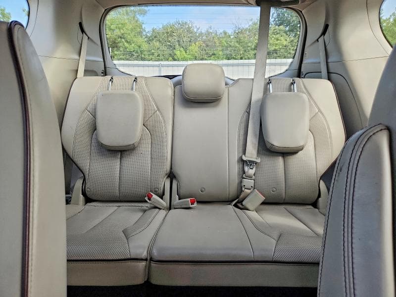 2017 CHRYSLER PACIFICA LIMITED 10