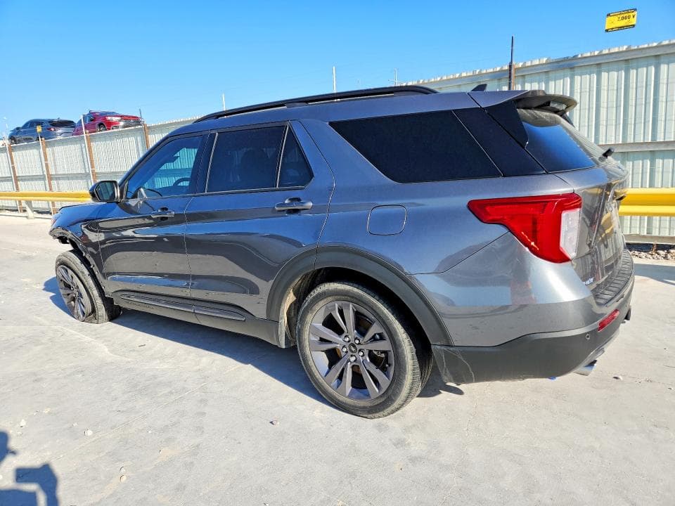 2023 FORD EXPLORER XLT 2