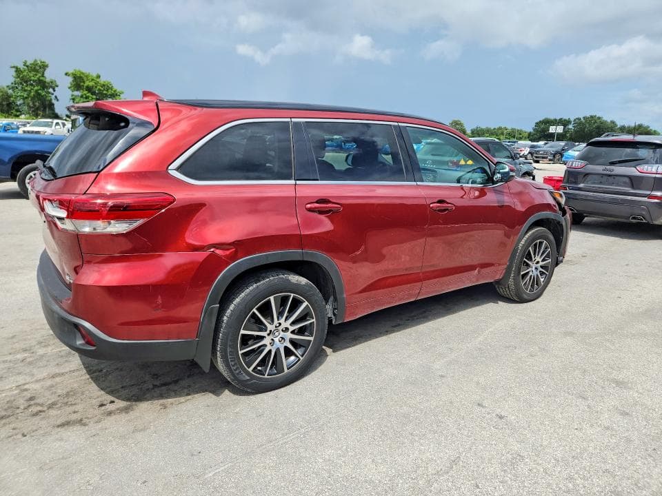 2018 TOYOTA HIGHLANDER SE 3