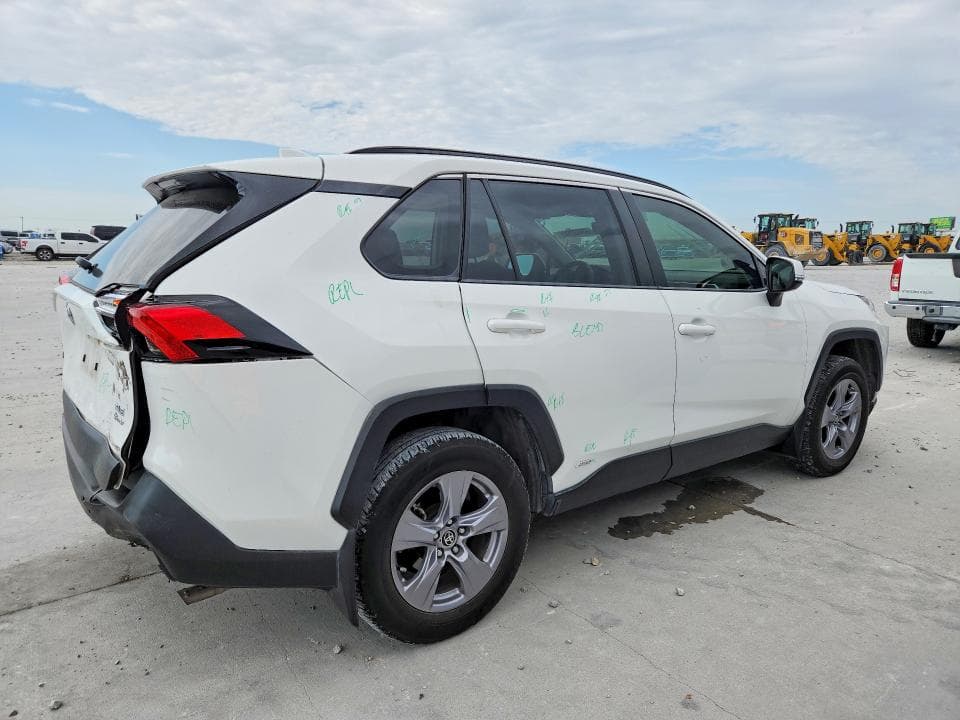 2025 TOYOTA RAV4 HYBRID XLE 3