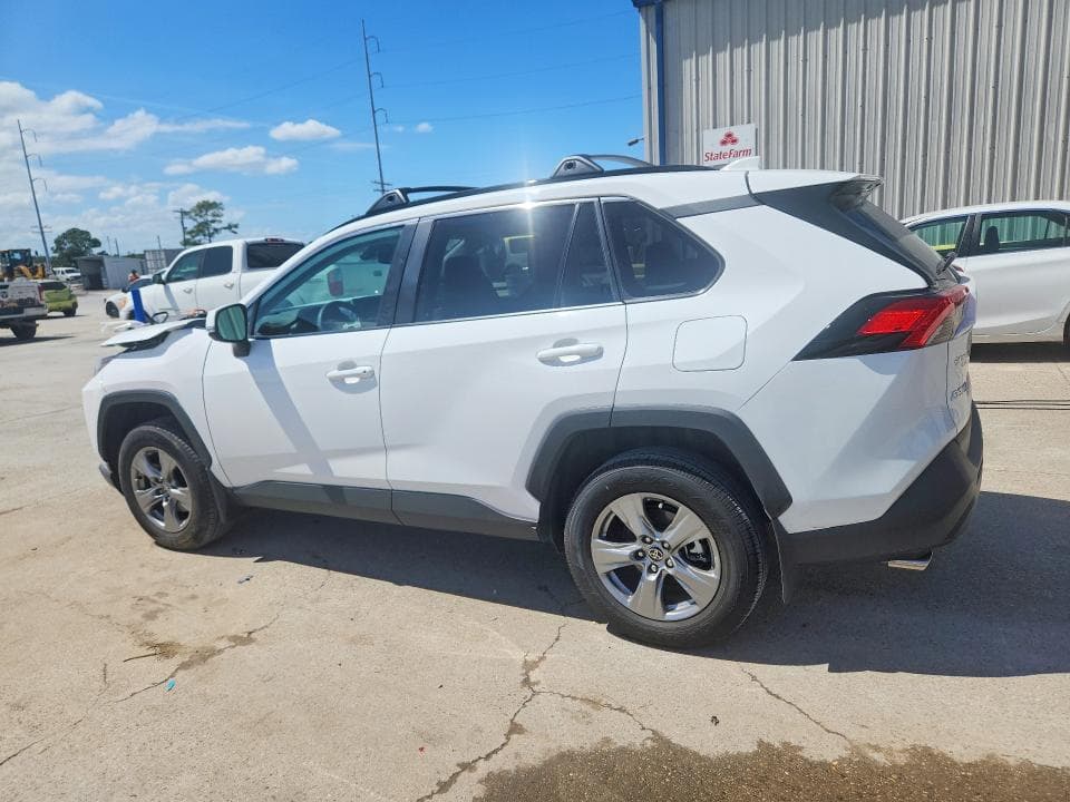 2024 TOYOTA RAV4 XLE 2