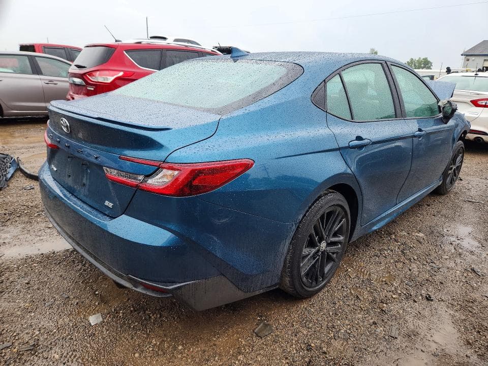 2025 TOYOTA CAMRY SE 3