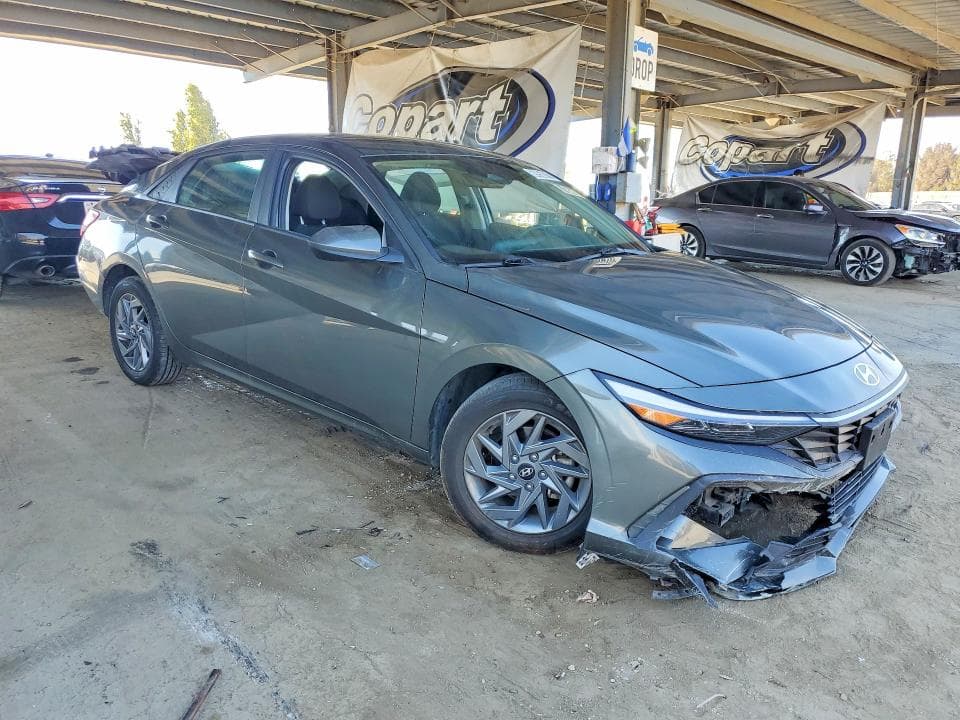 2024 HYUNDAI ELANTRA SEL 4