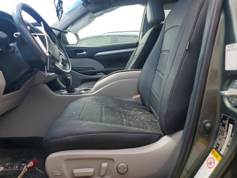 2019 TOYOTA HIGHLANDER XLE 7