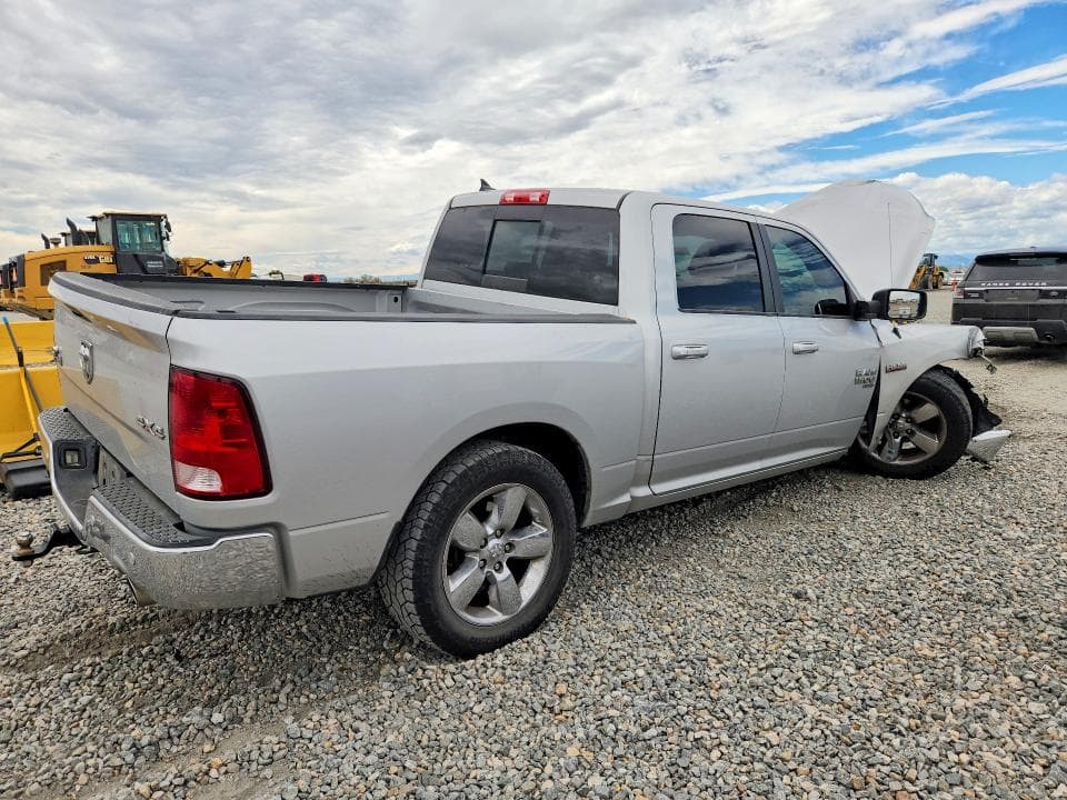 2019 RAM 1500 CLASSIC SLT 3