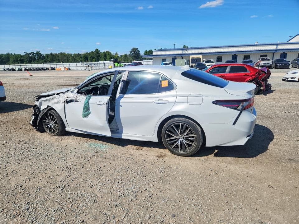 2024 TOYOTA CAMRY SE 2