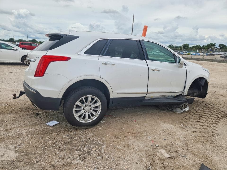 2018 CADILLAC XT5 3