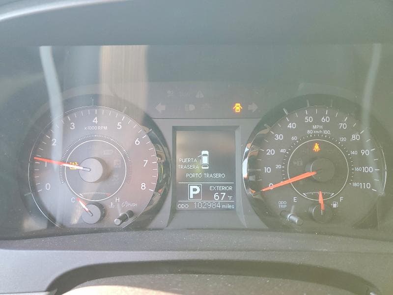 2017 TOYOTA SIENNA LE 9
