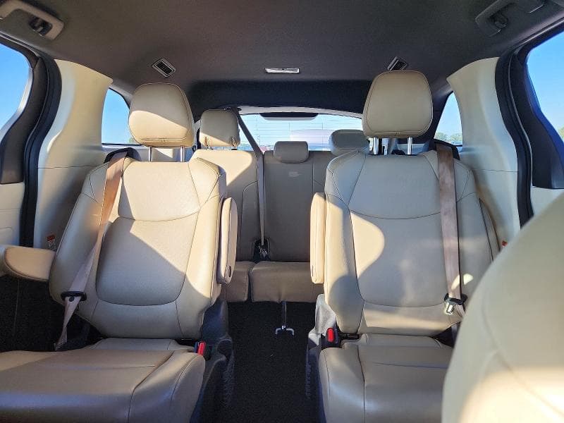 2021 TOYOTA SIENNA XLE 10