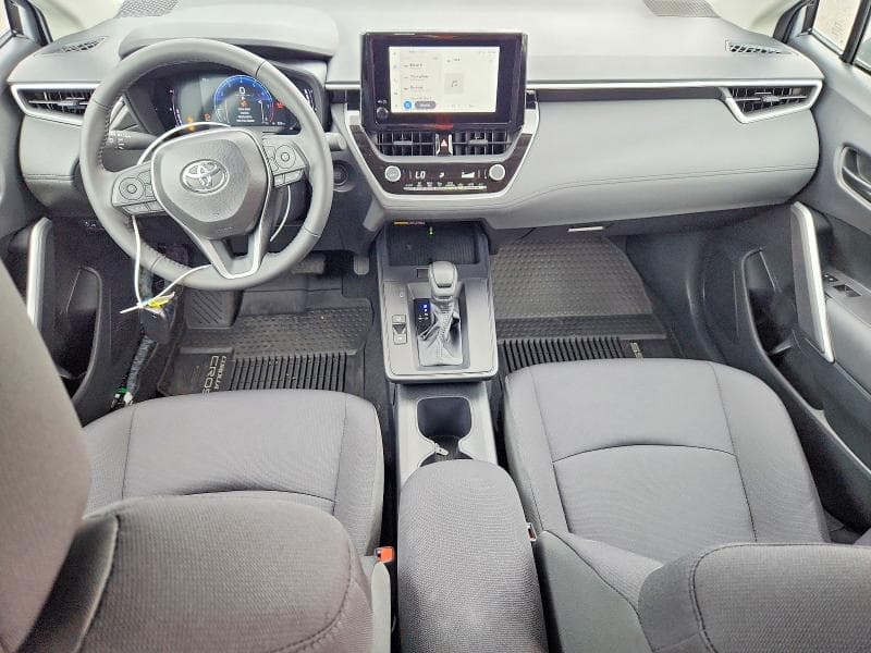 2026 TOYOTA COROLLA CROSS LE 8