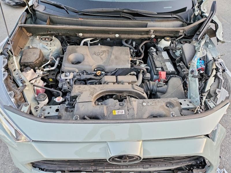 2021 TOYOTA RAV4 XLE 11