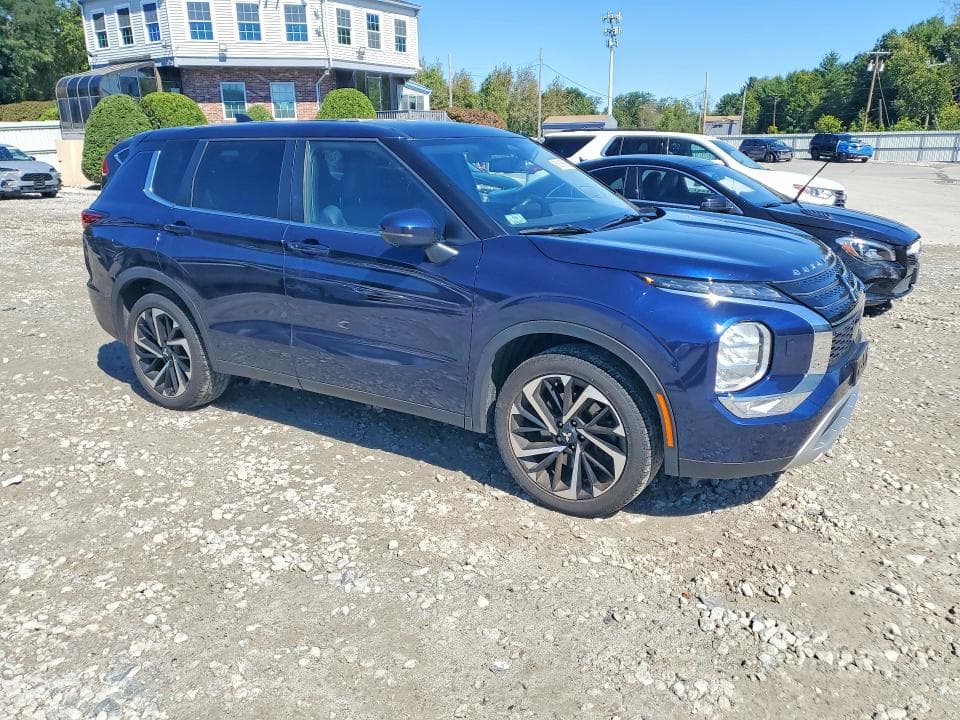 2024 MITSUBISHI OUTLANDER SE 4