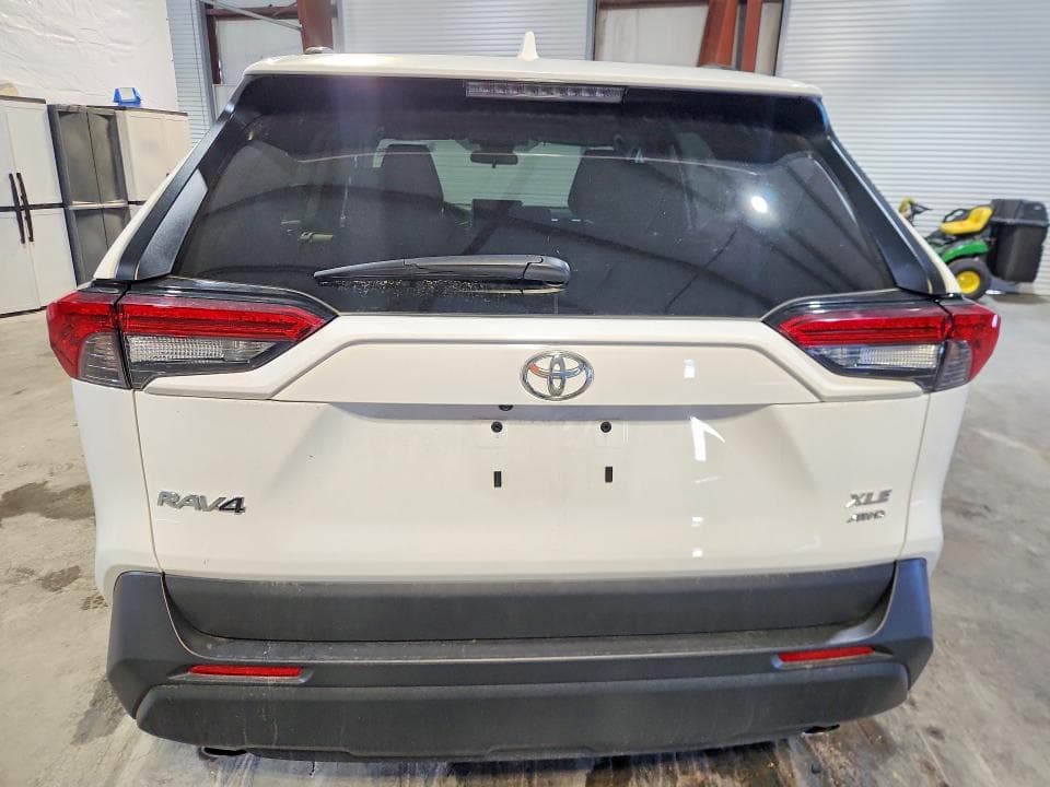 2025 TOYOTA RAV4 XLE 6