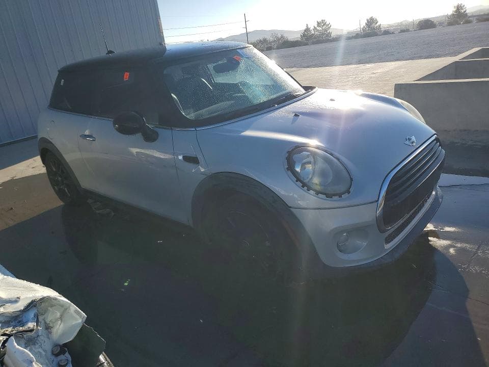 2017 MINI COOPER 4