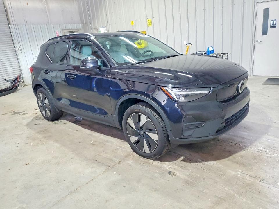 2025 VOLVO EX40 CORE 4