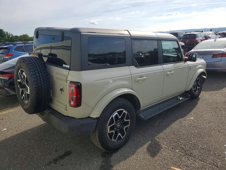 2025 FORD BRONCO OUTER BANKS 3
