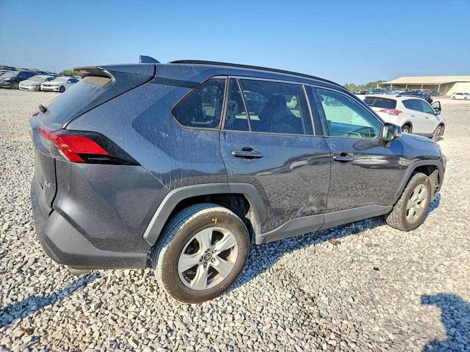2019 TOYOTA RAV4 XLE 3