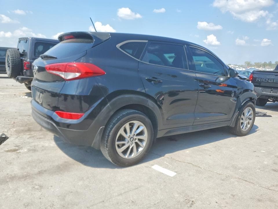 2017 HYUNDAI TUCSON SE 3