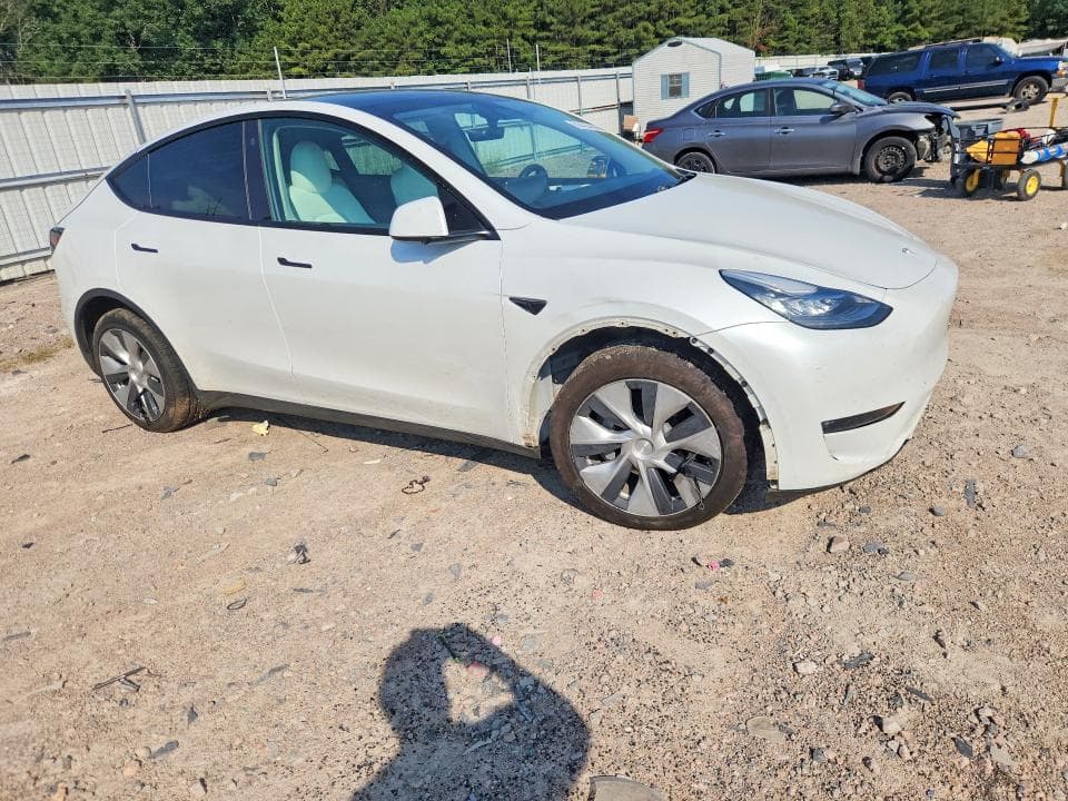 2023 TESLA MODEL Y 4