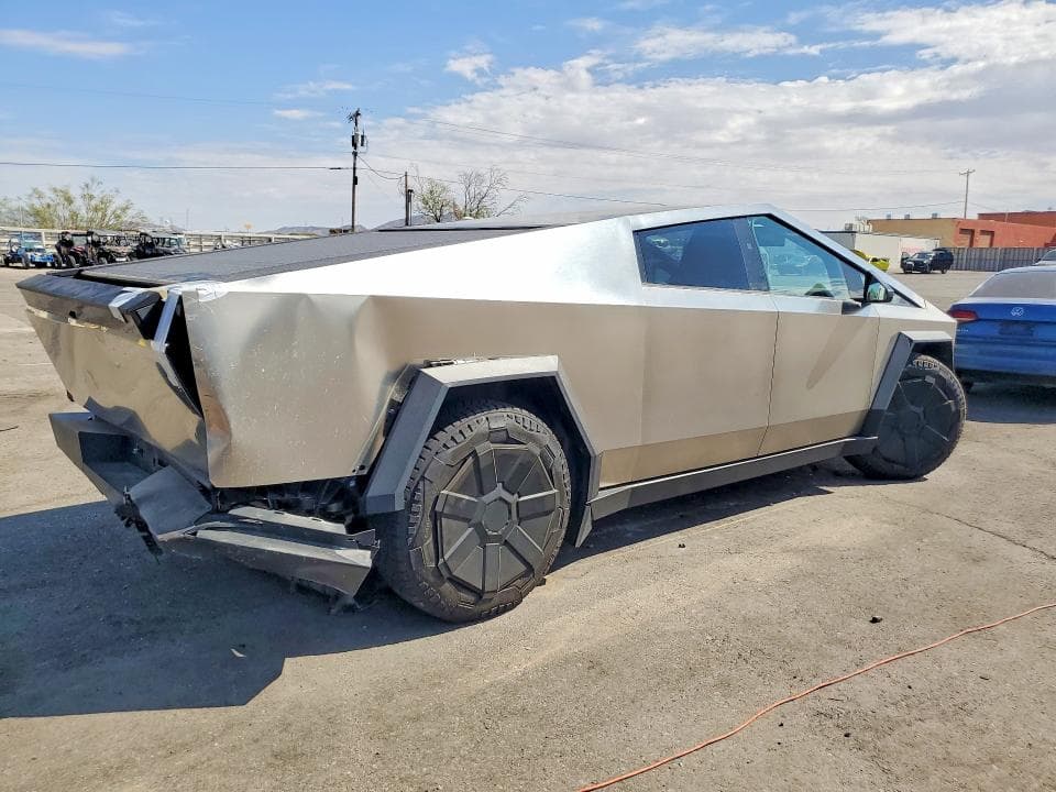 2025 TESLA CYBERTRUCK 3