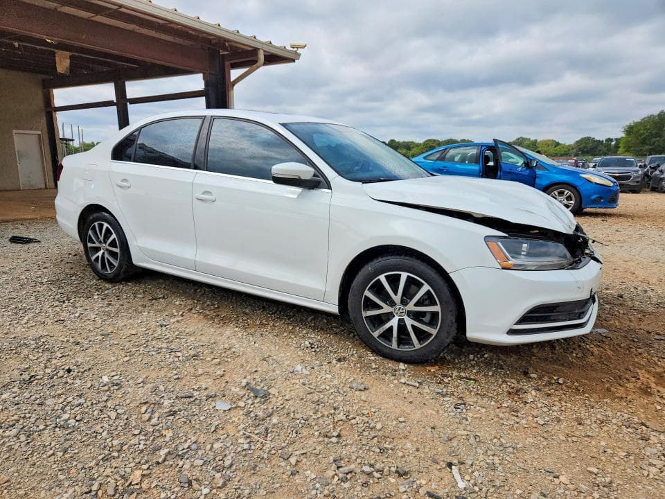 2017 VOLKSWAGEN JETTA SE 4