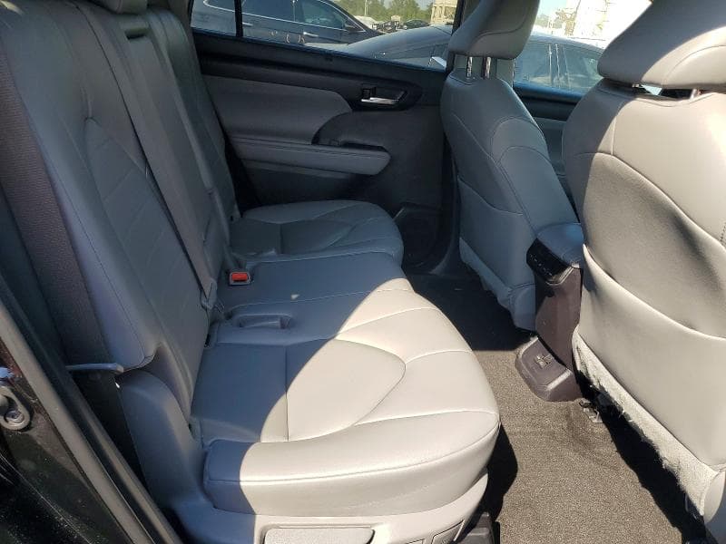 2023 TOYOTA HIGHLANDER XLE 11