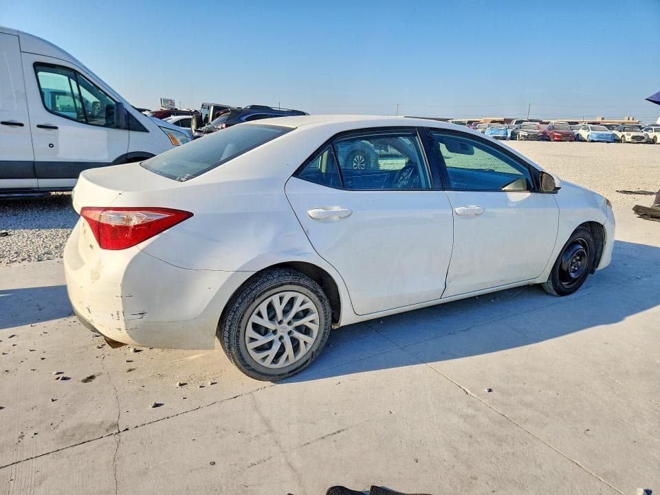 2017 TOYOTA COROLLA LE 3