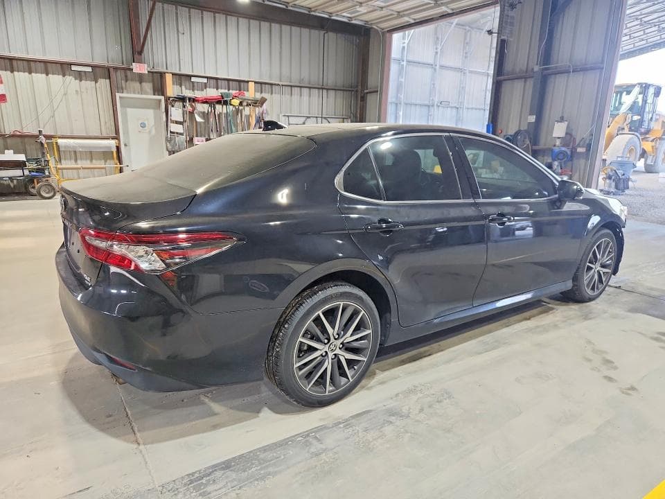 2023 TOYOTA CAMRY XLE 3