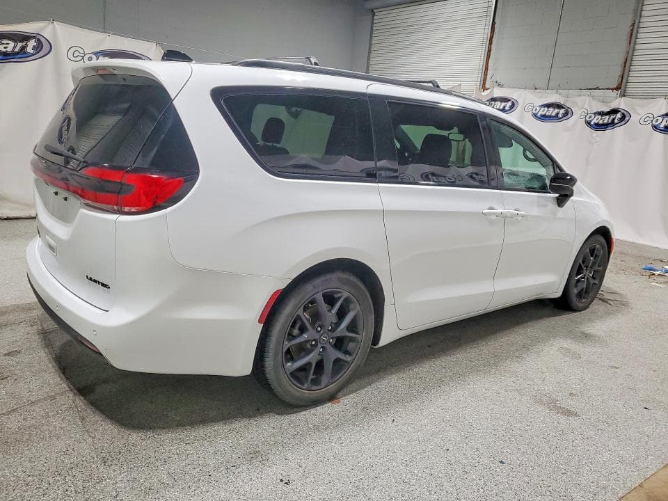 2025 CHRYSLER PACIFICA LIMITED 3