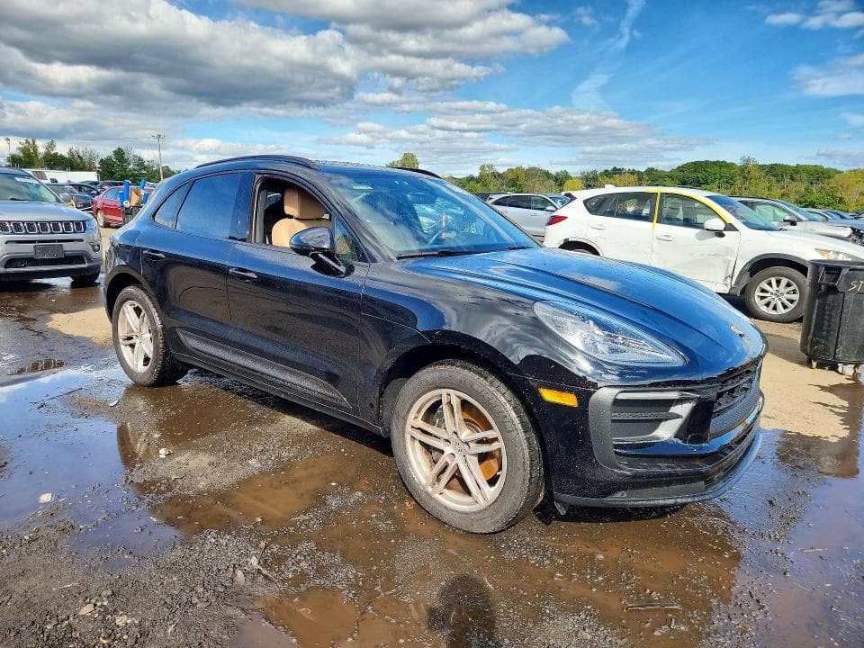 2025 PORSCHE MACAN BASE 4