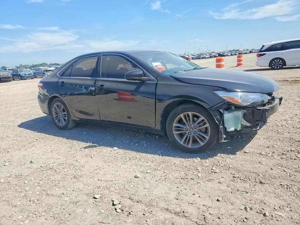 2017 TOYOTA CAMRY SE 4