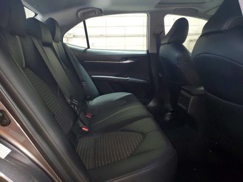2018 TOYOTA CAMRY SE 10