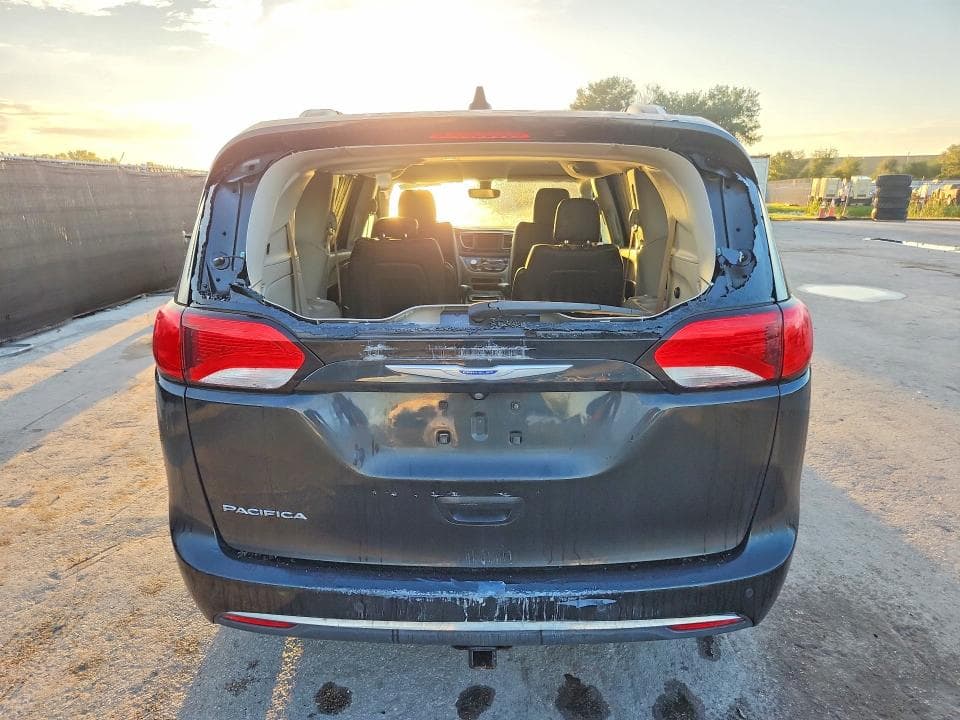 2019 CHRYSLER PACIFICA TOURING L 6