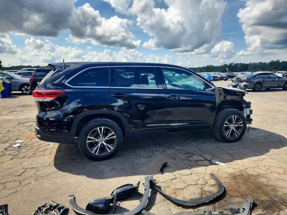 2019 TOYOTA HIGHLANDER LE 3