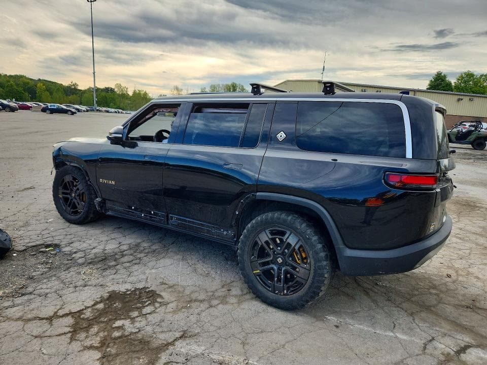 2023 RIVIAN R1S ADVENTURE 2