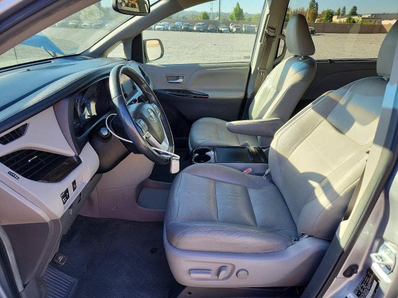 2017 TOYOTA SIENNA XLE 8-PASSENGER 7