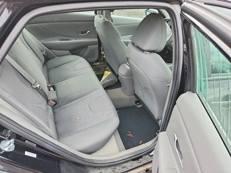 2022 HYUNDAI ELANTRA SE 10