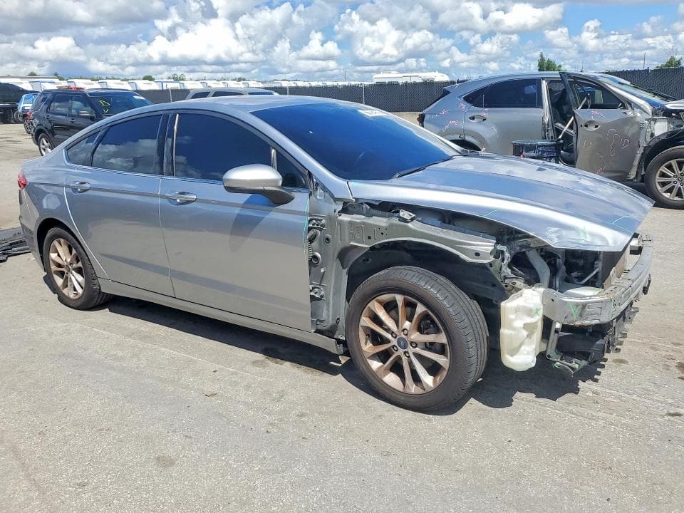 2020 FORD FUSION SE 4